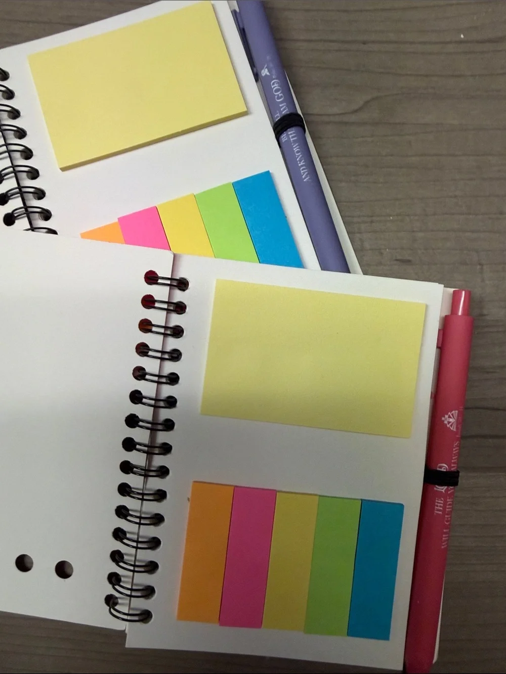 ❣️5/$25❣️ 1  Spiral Notebook with Pen Random color. New